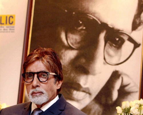 Megastar Amitabh Bachchan wove his cinematic magic at the Penguin annual lecture here where he spoke about women's empowerment, Hindi cinema, his father and much more to an awestruck audience in a floodlight sports stadium.  PTI Photo.