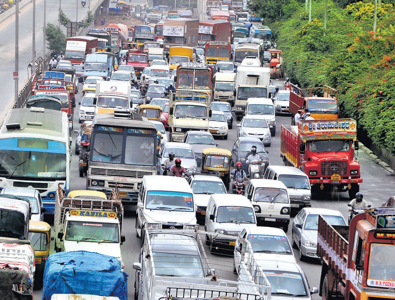 inconvenient The traffic jam on Old Madras Road. dh Photos by Kishore kumar bolar