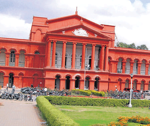 Approach Lokayukta on fake bills scam: HC to ex-mayors