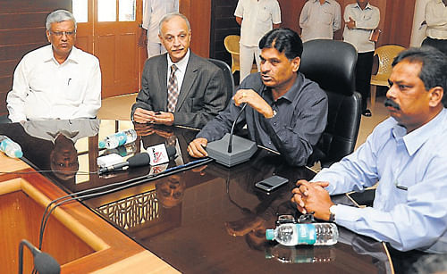 expansion: Finance officer of University of Mysore M Chandrakumar, landscape architect and planner  Surinder Suneja, Vice-Chancellor  K S Rangappa and Registrar C Basavaraju, at a programme, in Mysore, on Thursday. dh photo