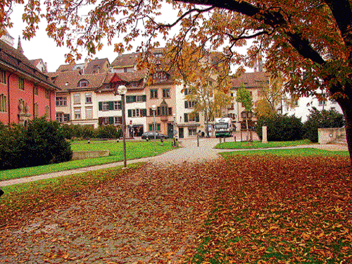 A carpet of autumn leaves on the streets of Schaffhausen; the statue of Caspar, one of the Three Wise Men. Photos by authors