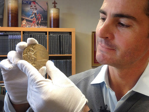 In this Nov. 19, 2013 photo, Dan Imler of SCP Auctions shows Jessie Owens gold medal from the 1936 Olympics at the SCP Auctions in Laguna Nigel, Calif.  AP Photo