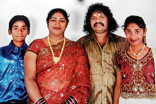 Tragic end: Kannada Chalavali Vatal Paksha leader N Gopi with his wife Jayashree, son  Dilip Kumar and daughter Sangeetha in happier times.