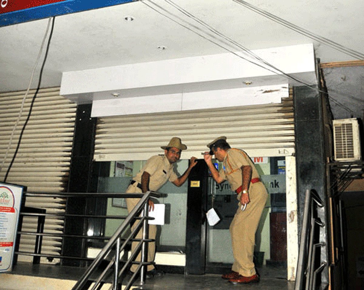 ATM attack: Cops to rope in anti-naxal network of AP police