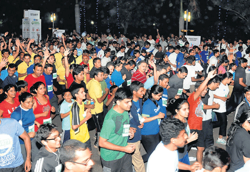 Hundreds of popele take part in the Midnight Marathon in the City on Saturday. DH Photo