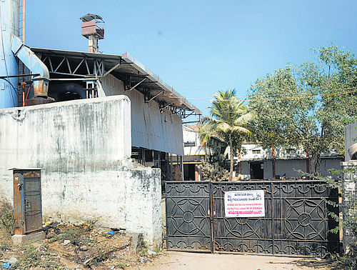 A rice mill remains closed in Raichur on Monday. DH Photo