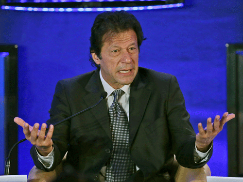 A Pakistani militant outfit has threatened to "turn its guns on" cricketer-turned-politician Imran Khan for criticising attacks on polio vaccination workers and supporting a campaign against the disease. AP file photo