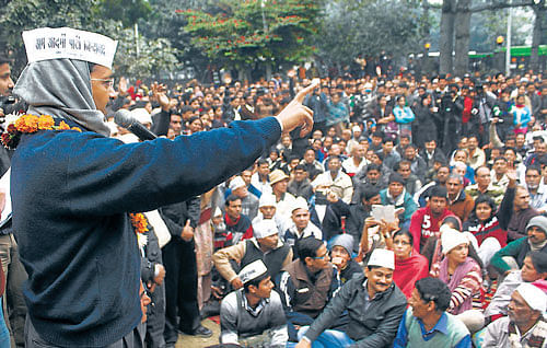 AAP leader Arvind Kejriwal addresses a public meeting in New Delhi on Sunday. DH Photo/ Chaman Gautam