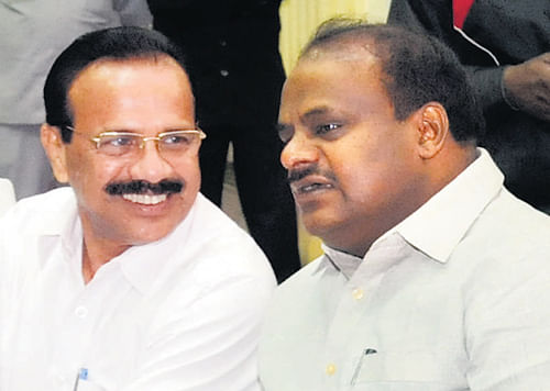 in unison: Former chief ministers Jagadish Shettar, D V Sadananda Gowda and H D Kumaraswamy at a meeting of floor leaders of Legislative Assembly and Legislative Council in Bangalore on Monday. dh photo