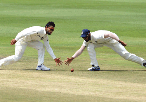 India's Kohli and Dhawan field the ball during the final day of their test cricket match against South Africa in Johannesburg Reuters Image