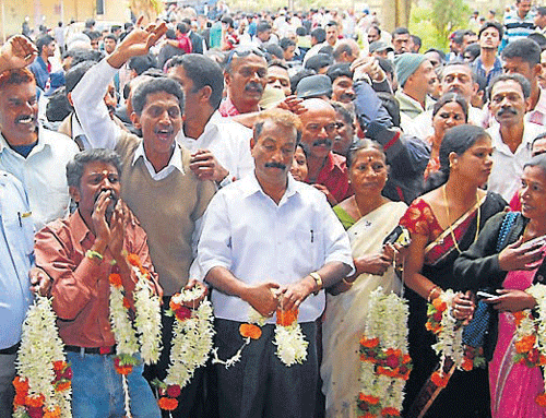 Congress party workers rejoice the victory at CMC polls in Madikeri, on Tuesday. dh photo