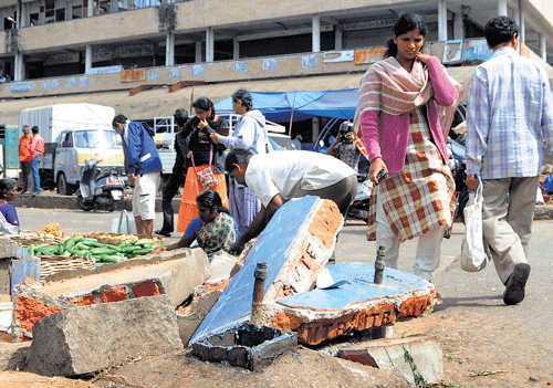 Making way: Palike officials demolished the grill on the median on Sethurao Street in KR Market on Monday. dh photo