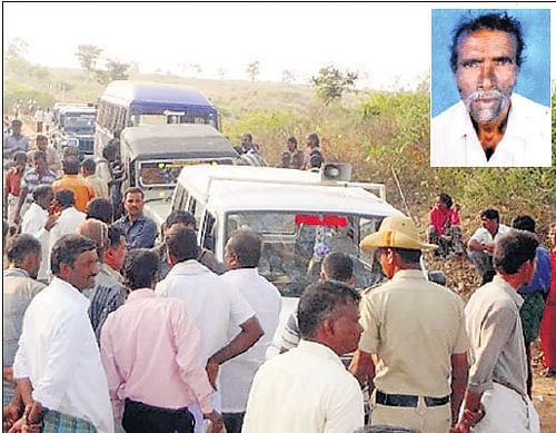 Residents of Maddur Colony in Gundlupet taluk gather at the place where the wild cat attacked Javarayya (inset) on  Friday. DH Photos