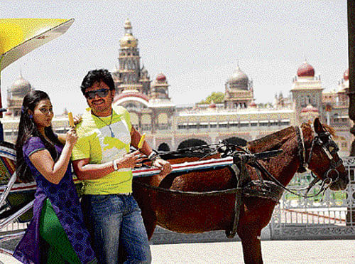 Amulya and Ganesh in the film.
