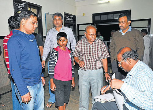 A railway officer enquires R&#8200;Ramamurthy, elder son R&#8200;Anil and grandson Chirag on their arrival at the railway hospital.
