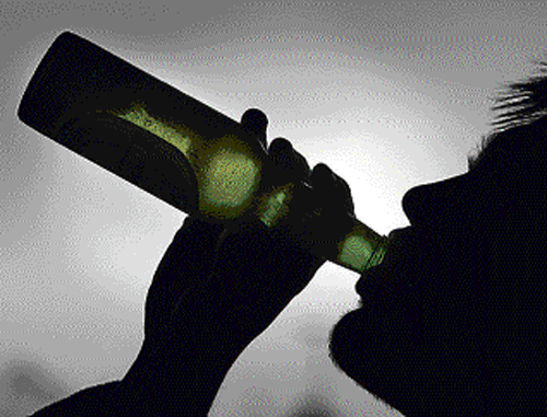 Youngsters drinking alcohol over the weekend may end up impacting their DNA, indicates a study. DH Illustration.