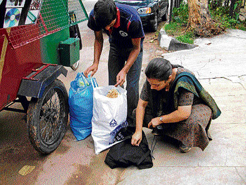 good initiative: Volunteers of 'Sada Zero' segregating waste.