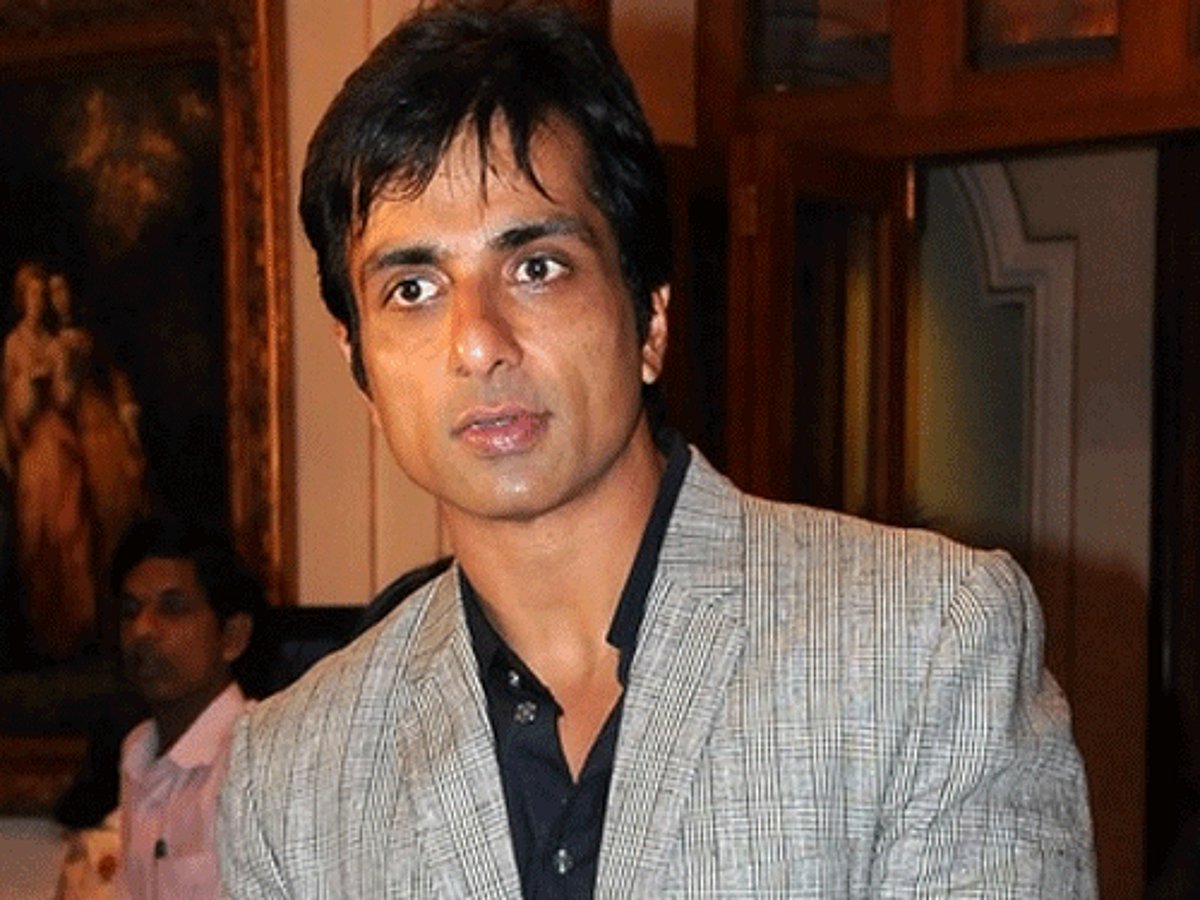 Sonu Rcon Tech-savvy Sonu plays games with kids, SRK