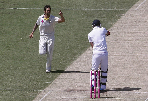 Australia's Mitchell Johnson (L) celebrates after taking the wicket of England's James Anderson during the second day of the fifth Ashes cricket test at the Sydney cricket ground January 4, 2014. REUTERS