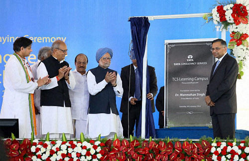 Thiruvananthapuram: Prime Minister Manmohan Singh, Governor of Kerala Nikhil Kumar, Chief Minister Oomen Chandy, MP Shashi Tharoor, Minister for Industries and IT P.K. Kunhalikutty and CEO and MD of TCS N Chandrasekaran during the foundation stone laying ceremony of TCS Global Corporate Learning Center in Thiruvananthapuram on Saturday. PTI Photo