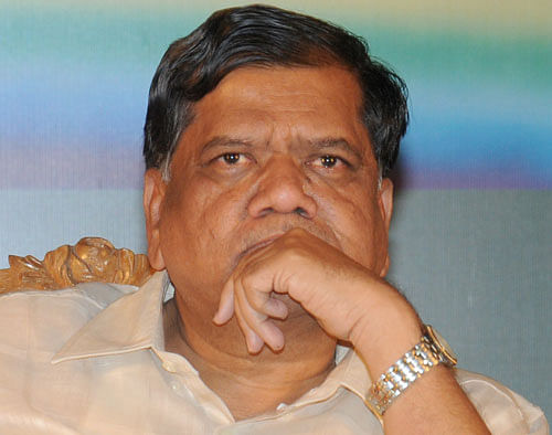 'We have submitted a letter to the Honourable Speaker (Kagodu Thimappa) seeking the status of principal Opposition Party,' BJP Floor Leader in Assembly Jagadish Shettar told reporters outside the Speaker's chamber here. DH Photo