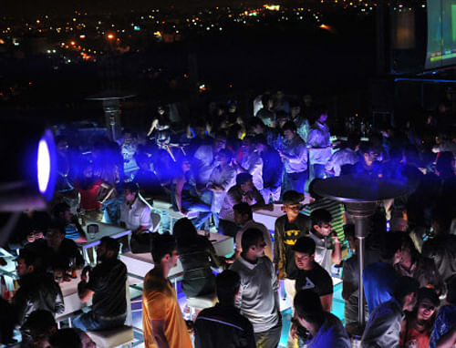 Starting Sunday, Goa's reputation as a nightlife destination is in peril. A ban on outdoor nightlife and commercial activity imposed by  Chief Minister Manohar Parrikar's  government comes into effect Jan 5. DH photo for representation only