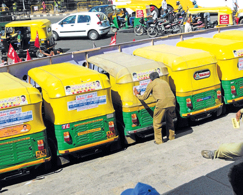 Auto drivers want a separate welfare board  for social security measures.DH Photo