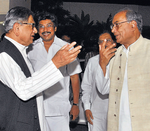 AICC general secretary in charge of Karnataka Digvijay Singh interacts with former Union minister S M Krishna in Bangalore on Sunday. KPN