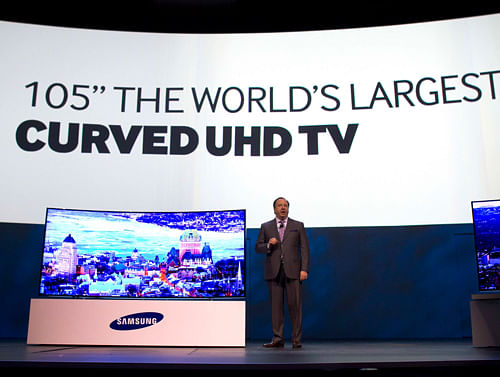 Joe Stinziano, executive vice president of Samsung Electronics of America, introduces a 105-inch, curved UHD television during the Consumer Electronics Show (CES), in Las Vegas, Nevada, January 6, 2014. REUTERS