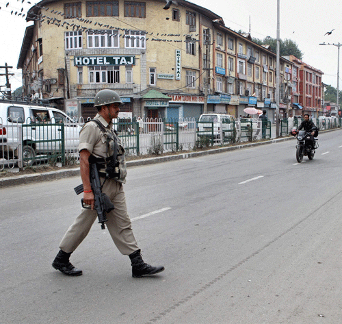 A police officer was killed and three policemen were injured in a fierce gunbattle between security forces and guerrillas in Kashmir's Baramulla district Tuesday, an official said. PTI File Photo.