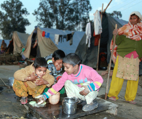 Resident of Muzaffarnagar at a victim relief camp at Village Loi in Muzaffarnagar / PTI File Photo