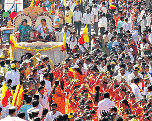 Sammelana President Na D'Souza and his wife Philomena being taken in a chariot as part of the procession of the 80th Akhila Bharatha Kannada Sahitya Sammelana in Madikeri on Tuesday.  DH Photo/ M S MANJUNATH