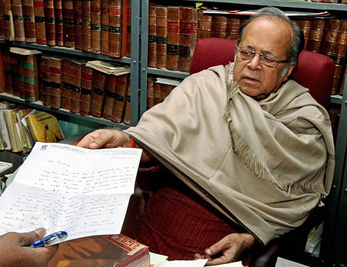 Justice Ashok Ganguly showing his photo copy of resignation letter to media persons at his residence in Kolkata on Tuesday evening a day after he submitted his resignation from WB Human Rights Commission Chairman post. PTI File Photo