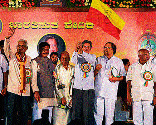 Akhila Bharatha Kannada Sahithya Sammelana President Na D'Souza waves the Kannada flag at the valedictory of literary meet in Madikeri on Thursday.DH Photo