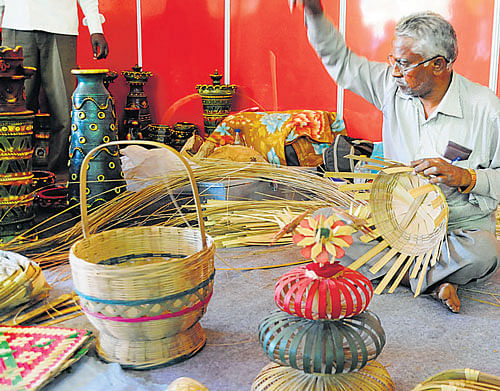 Handicrafts on display at 'Khadi Utsav' in Freedom Park. DH PHOTO
