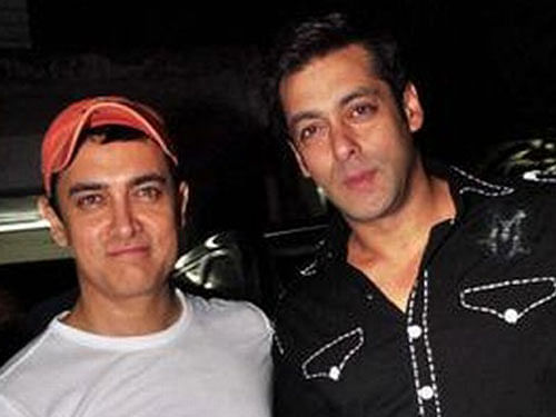 Aamir promotes Salman's 'Jai Ho'. PTI File Image