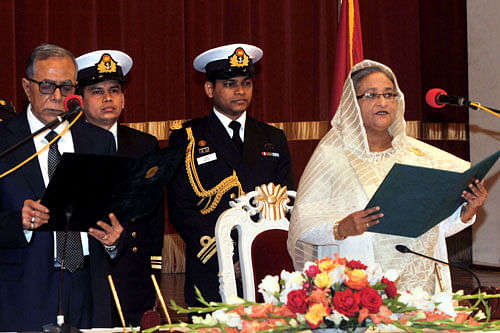 Bangladesh President Abdul Hamid, left, administers the oath to Bangladesh'i Prime Minister Sheikh Hasina, right, during her swearing in ceremony in Dhaka, Bangladesh, Sunday, Jan. 12, 2013. Hasina was sworn in Sunday for her second straight term as Bangladesh's prime minister and third overall, following one of the most violent elections in the country's history.Hasina took the oath of office a week after her Awami League party won an election marred by street fighting, low turnout and an opposition boycott that made the results a foregone conclusion. (AP Photo)