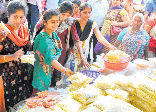 Sale of 'ellu-bella' picks up pace at Malleswaram on Sunday. dh photo