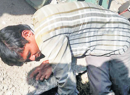 Basavaraj who attempted suicide near Chief Minister Siddramaiah's residence in Bangalore on Sunday. DH PHOTO