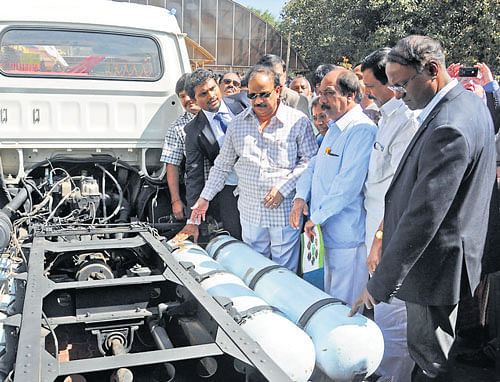 Minister Roshan Baig, Mayor B S Satyanarayana and BBMP Commissioner M Lakshminarayana inspect South India's first biogas bottling project at Dr Rajkumar Glass House, BBMP head office premises on Monday. dh photo