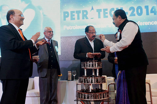 Union Petroleum Minister M Veerappa Moily having share of his Birthday cake presented by ONGC Chairman Sudhir Vasudeva before press conference at Petro Tech 2014 in Greater Noida on Sunday. PTI File Photo