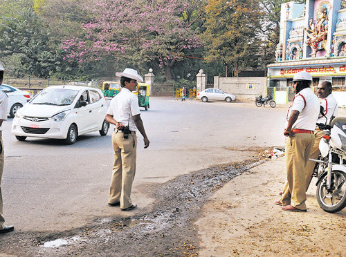 Idling away:  Do we need so many traffic police manning a point?