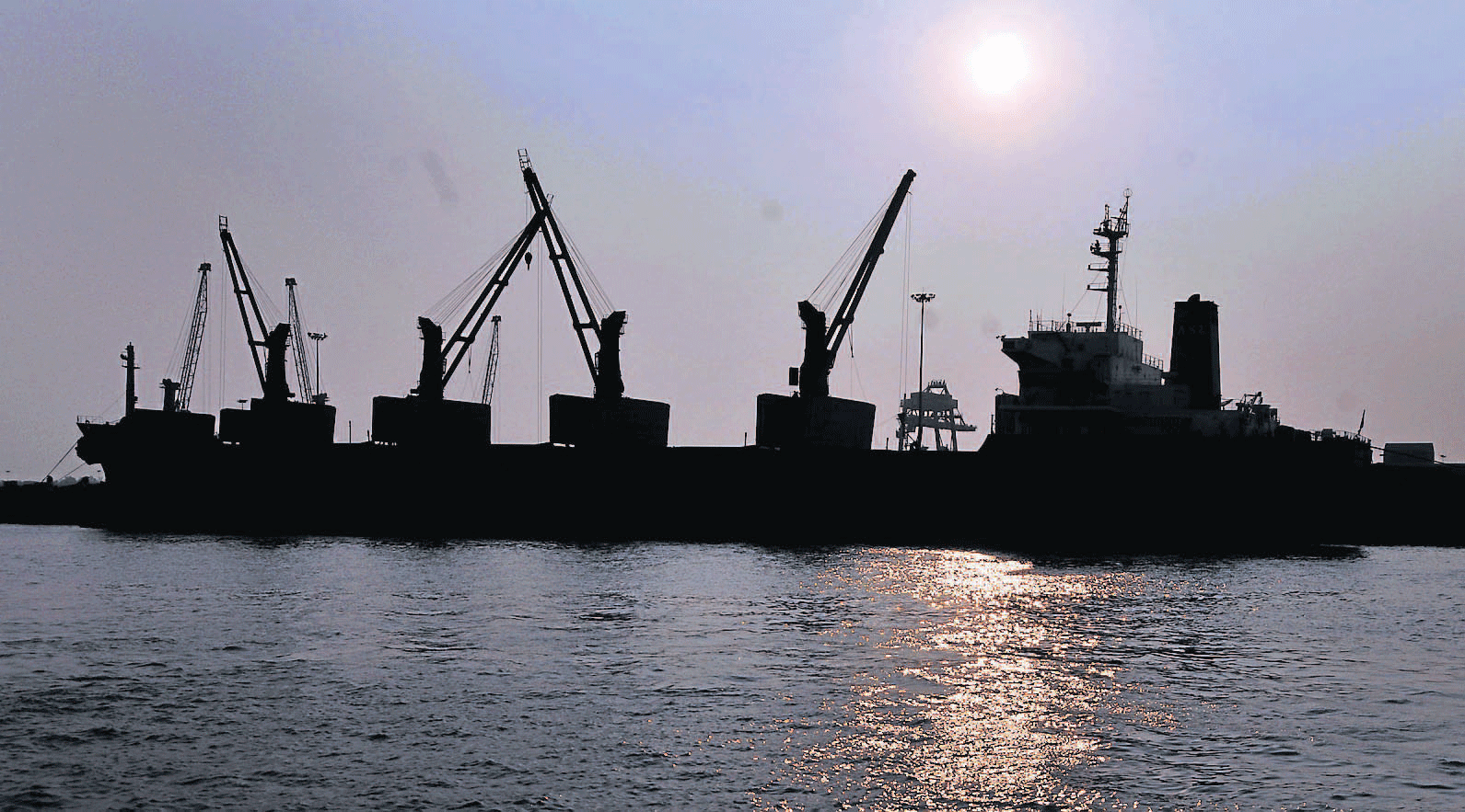 The Union government on Thursday unveiled new policy guidelines for major ports, aimed at helping them leverage their land resources for commercial advantage. DH File Photo