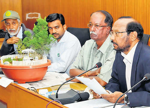 Horticulture Department Director Dr D L Maheshwar at a press conference in Bangalore on Thursday. dh photo