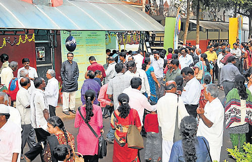While tickets at ticket counters are sold out at Rangayana, people are seen queuing up for remaining tickets, in Mysore, on Friday. DH PHOTO