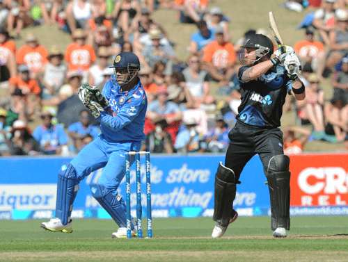 MS Dhoni, left, takes the catch to dismiss New Zealand's Brendon McCullum for 30 off the bowling of India's Mohammed Shami during their first one-day international cricket match, at McLean Park, in Napier, New Zealand, Sunday, Jan. 19, 2014. (AP Photo)