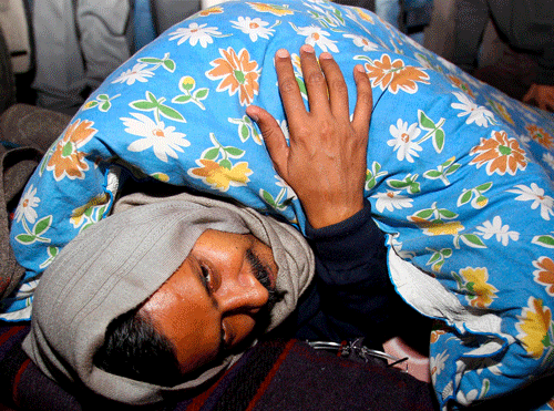 It was 11.30 p.m. Monday, when Delhi Chief Minister Arvind Kejriwal went to sleep as usual. But last night he chose to do not in his bedroom at home but on the roads, under an open sky in bone-chilling temperatures. PTI photo