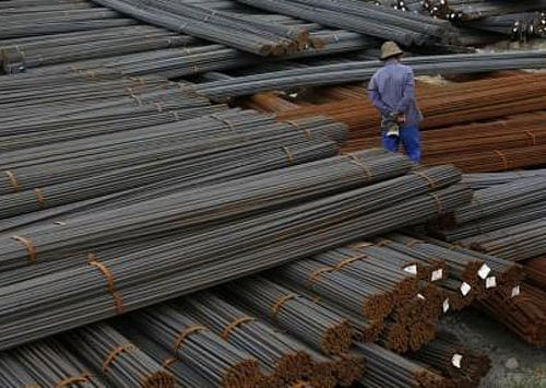 The Karnataka government would file an affidavit in the Supreme Court, requesting that the cap on permissible production of iron ore be raised to 40 million tonnes from 30 million tonnes currently, Chief Minister Siddaramaiah said on Saturday. Reuters File Photo