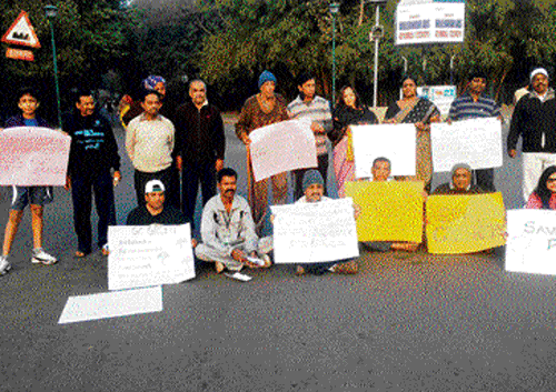 creating awareness The members of Cubbon Park Walkers' Association holding a protest.