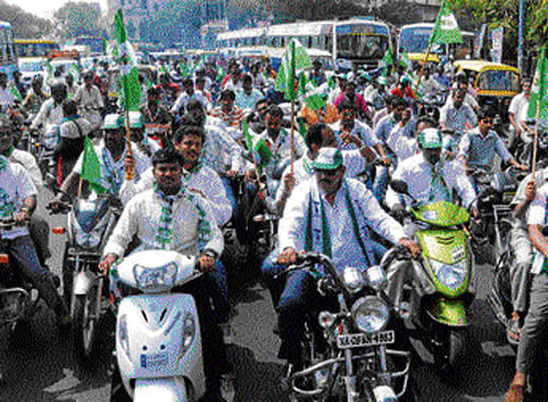 Show of strength: JD(S) supporters take out a bike rally as part of the party's Yuva Chethana rally at the Palace Grounds in  Bangalore on Wednesday. dh photo